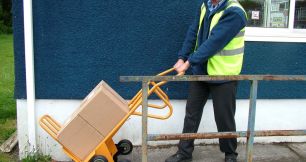 Ứng dụng của xe đẩy hàng 2 bánh trong cuộc sống hàng ngày